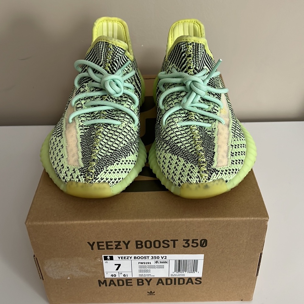 Yeezy Boost 350 V2 - Yeeree - Picture 3 of 6